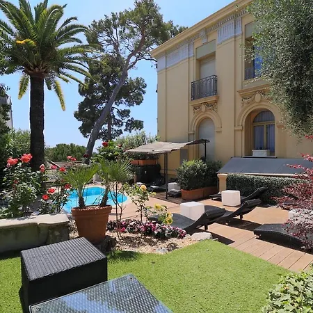 Hotel Petit Palais-3